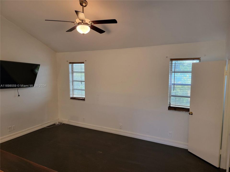 For Sale: $214,000 (2 beds, 2 baths, 1213 Square Feet)