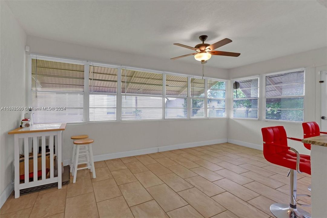 For Sale: $340,000 (2 beds, 2 baths, 1116 Square Feet)