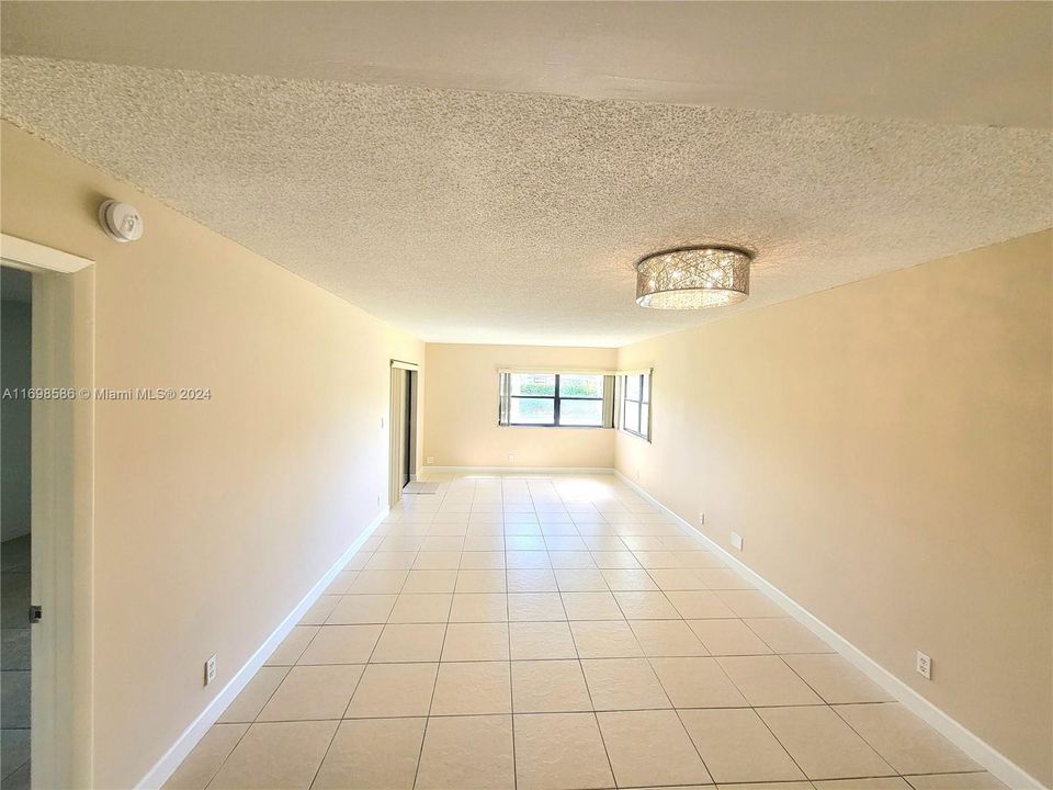 For Rent: $2,350 (2 beds, 2 baths, 956 Square Feet)