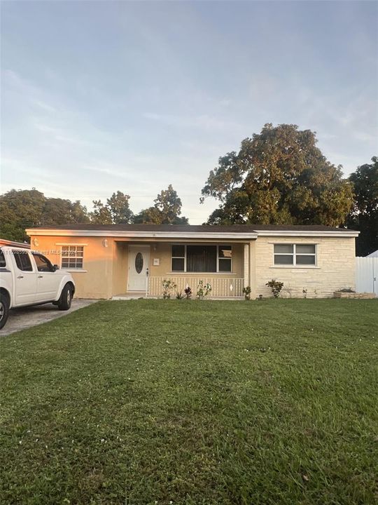 For Sale: $394,000 (3 beds, 2 baths, 1244 Square Feet)