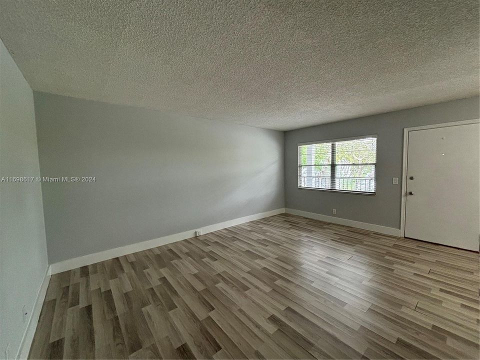 For Rent: $2,000 (2 beds, 1 baths, 953 Square Feet)