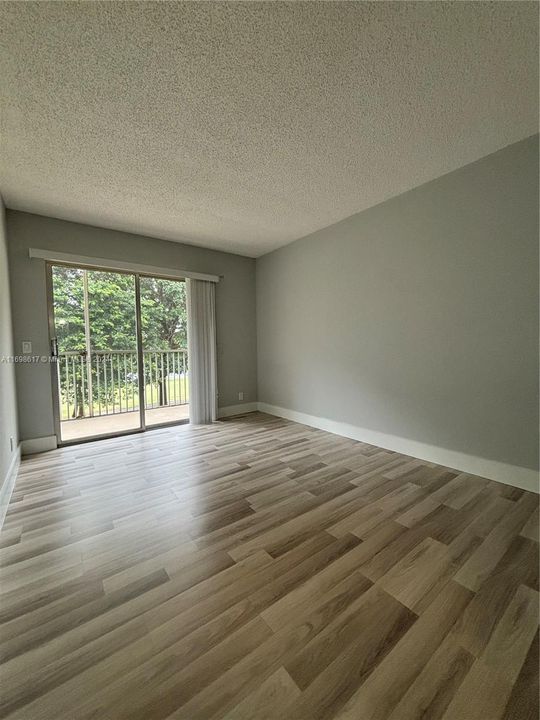 For Rent: $2,000 (2 beds, 1 baths, 953 Square Feet)