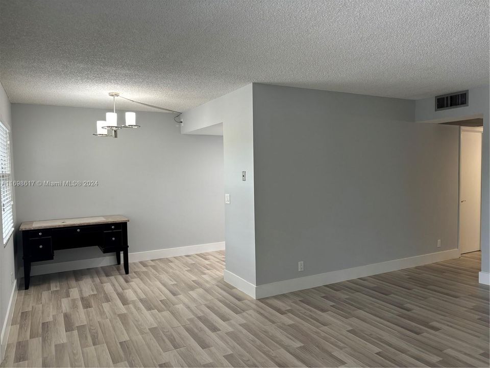 For Rent: $2,000 (2 beds, 1 baths, 953 Square Feet)