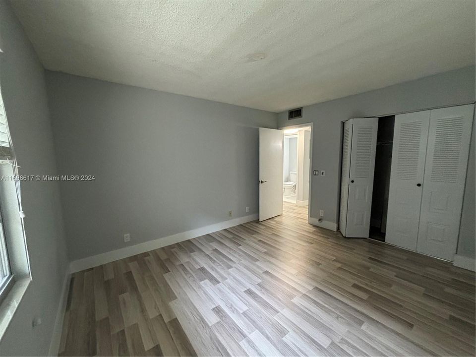 For Rent: $2,000 (2 beds, 1 baths, 953 Square Feet)