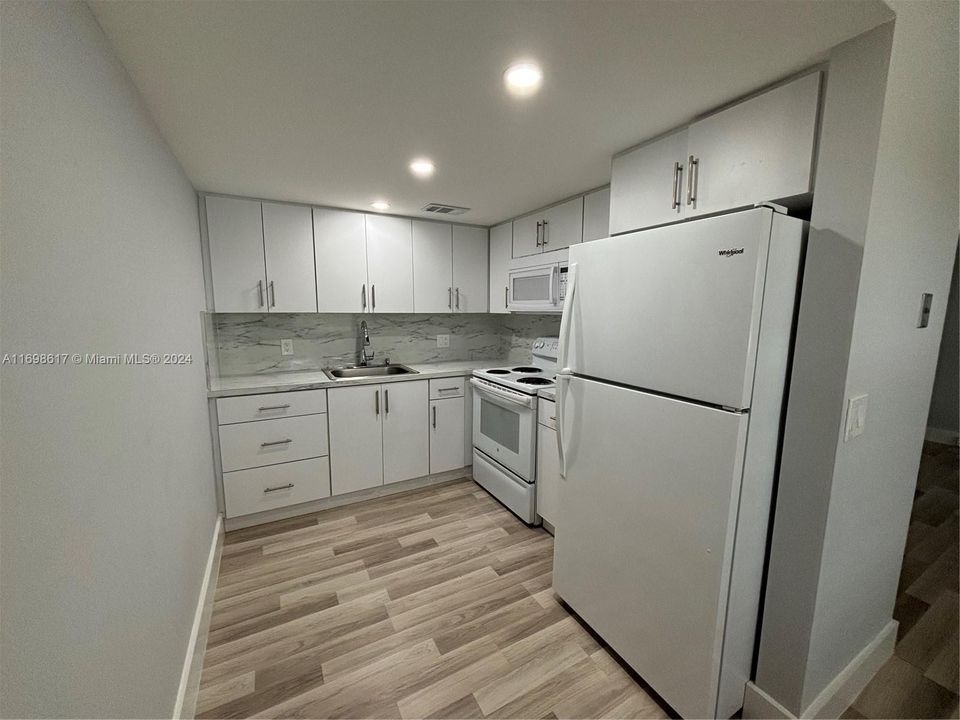 For Rent: $2,000 (2 beds, 1 baths, 953 Square Feet)