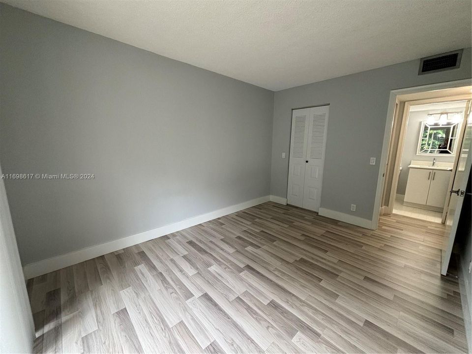 For Rent: $2,000 (2 beds, 1 baths, 953 Square Feet)