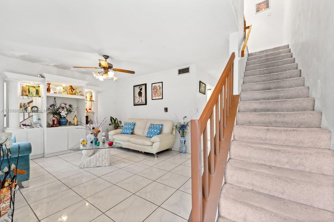 For Sale: $275,000 (3 beds, 1 baths, 1215 Square Feet)