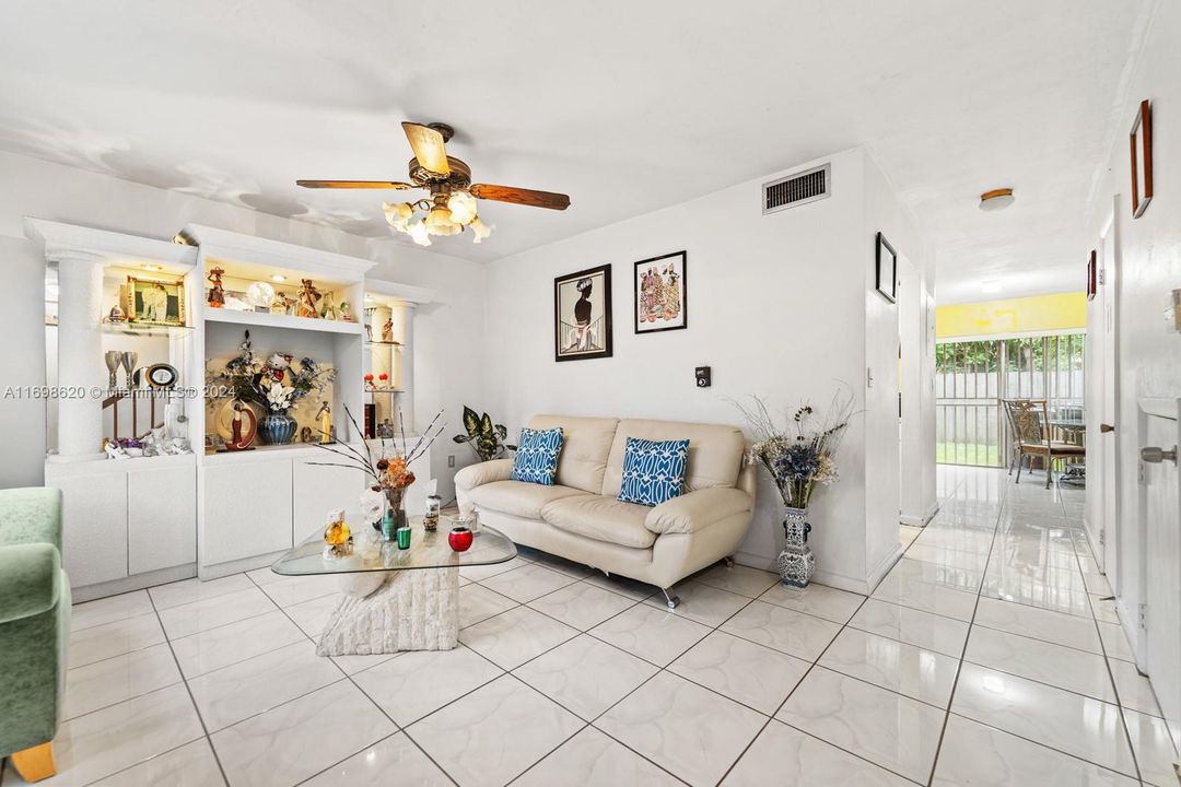 For Sale: $275,000 (3 beds, 1 baths, 1215 Square Feet)