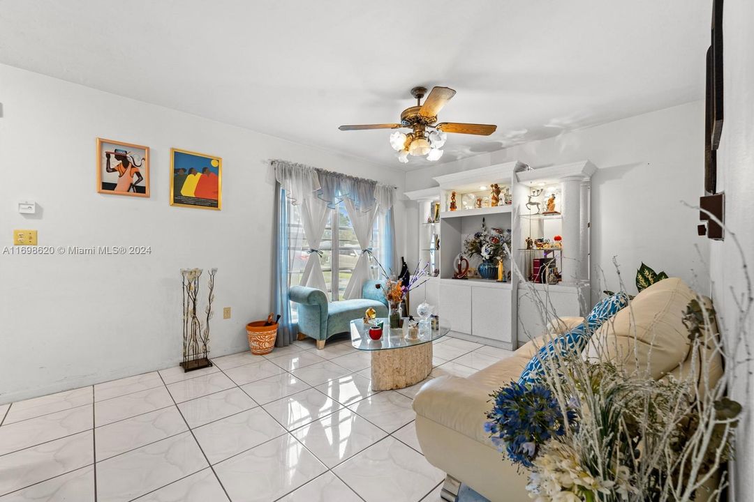 For Sale: $275,000 (3 beds, 1 baths, 1215 Square Feet)