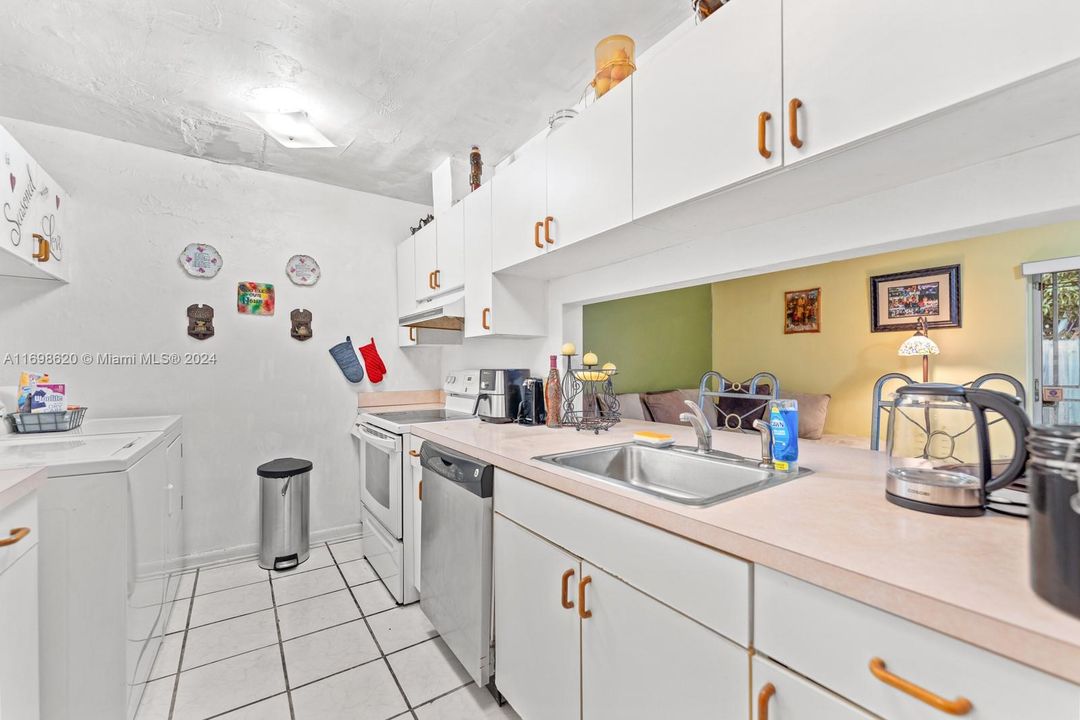 For Sale: $275,000 (3 beds, 1 baths, 1215 Square Feet)