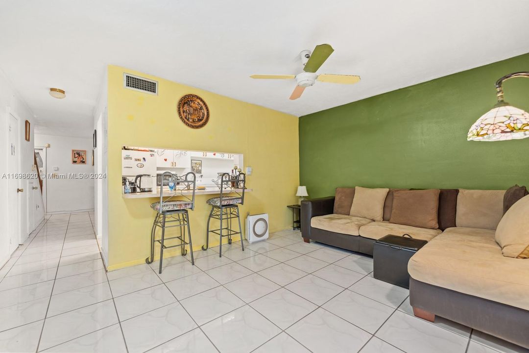 For Sale: $275,000 (3 beds, 1 baths, 1215 Square Feet)