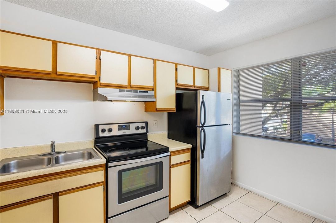 For Rent: $2,200 (2 beds, 2 baths, 1084 Square Feet)