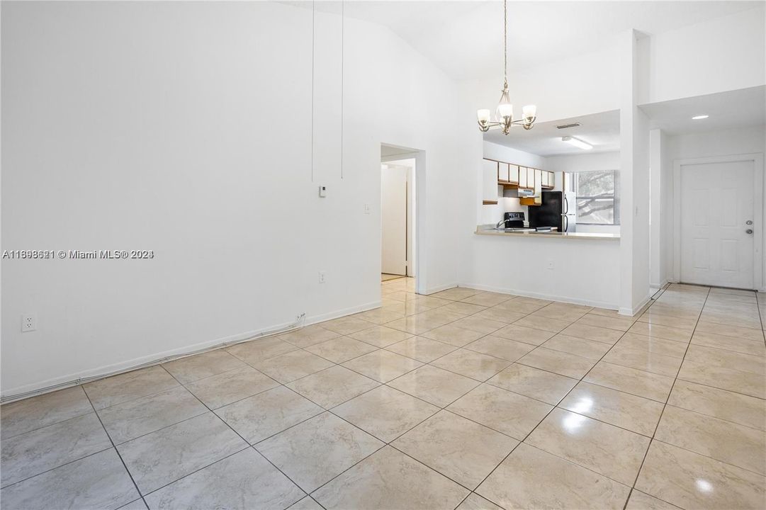 For Rent: $2,200 (2 beds, 2 baths, 1084 Square Feet)