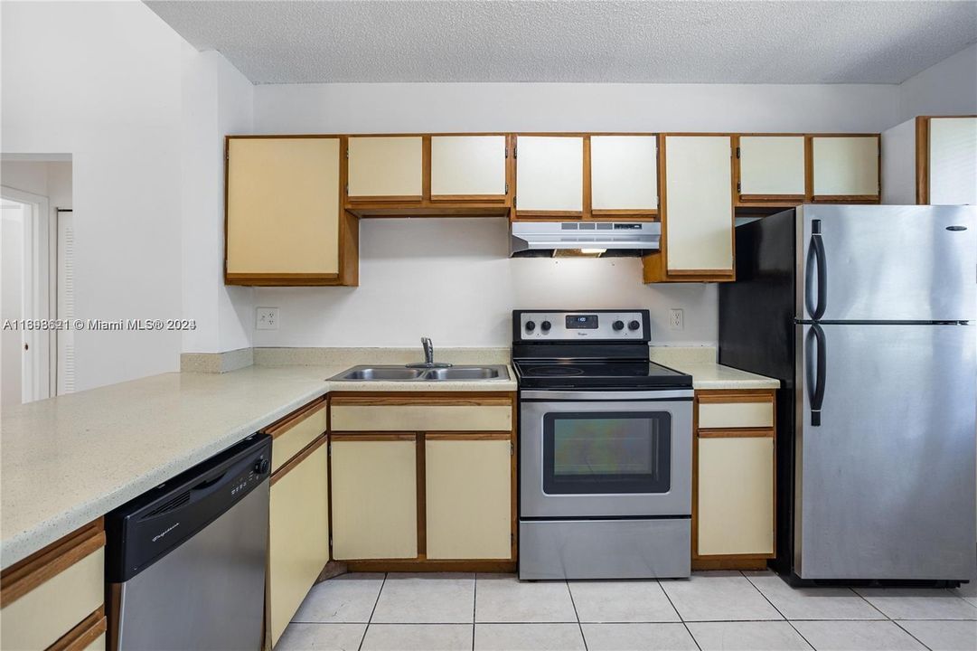 For Rent: $2,200 (2 beds, 2 baths, 1084 Square Feet)