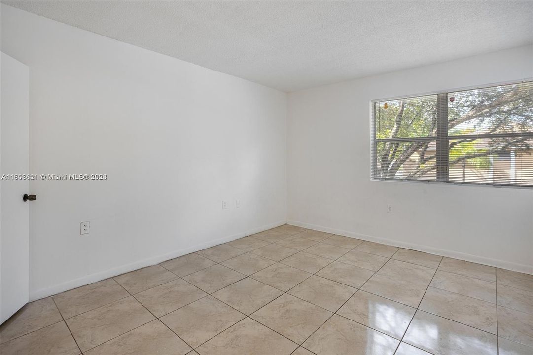 For Rent: $2,200 (2 beds, 2 baths, 1084 Square Feet)