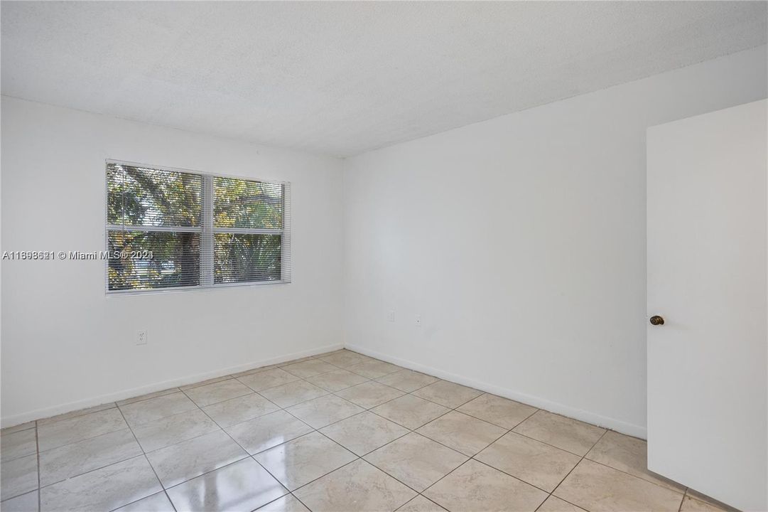 For Rent: $2,200 (2 beds, 2 baths, 1084 Square Feet)