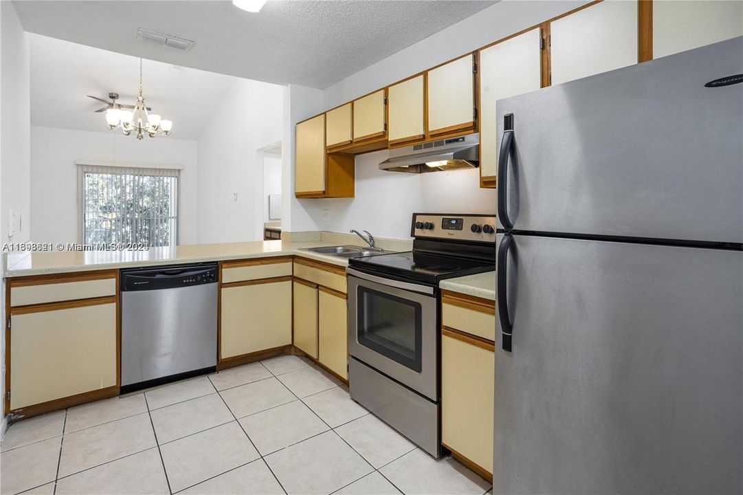 For Rent: $2,200 (2 beds, 2 baths, 1084 Square Feet)