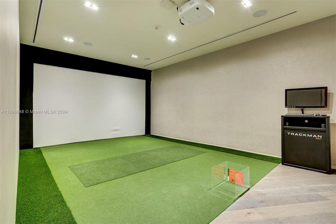 Golf virtual reality room