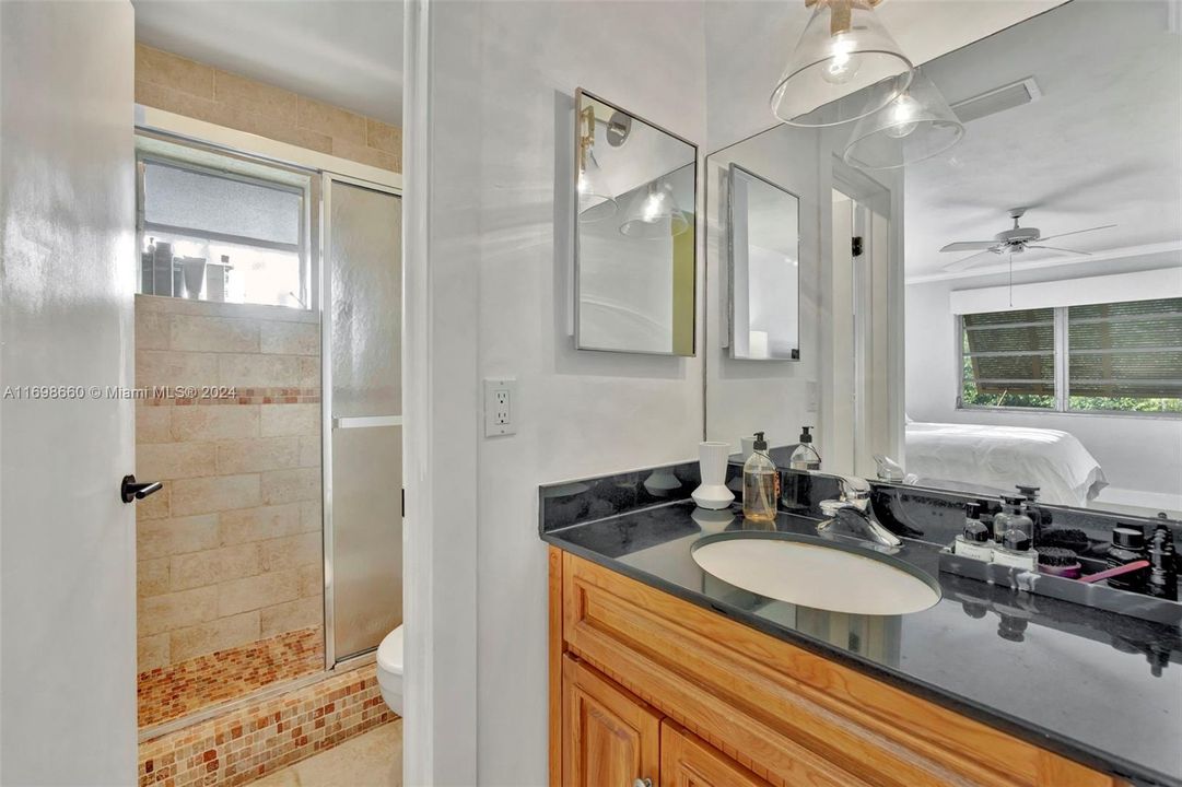 For Sale: $369,000 (2 beds, 2 baths, 1178 Square Feet)