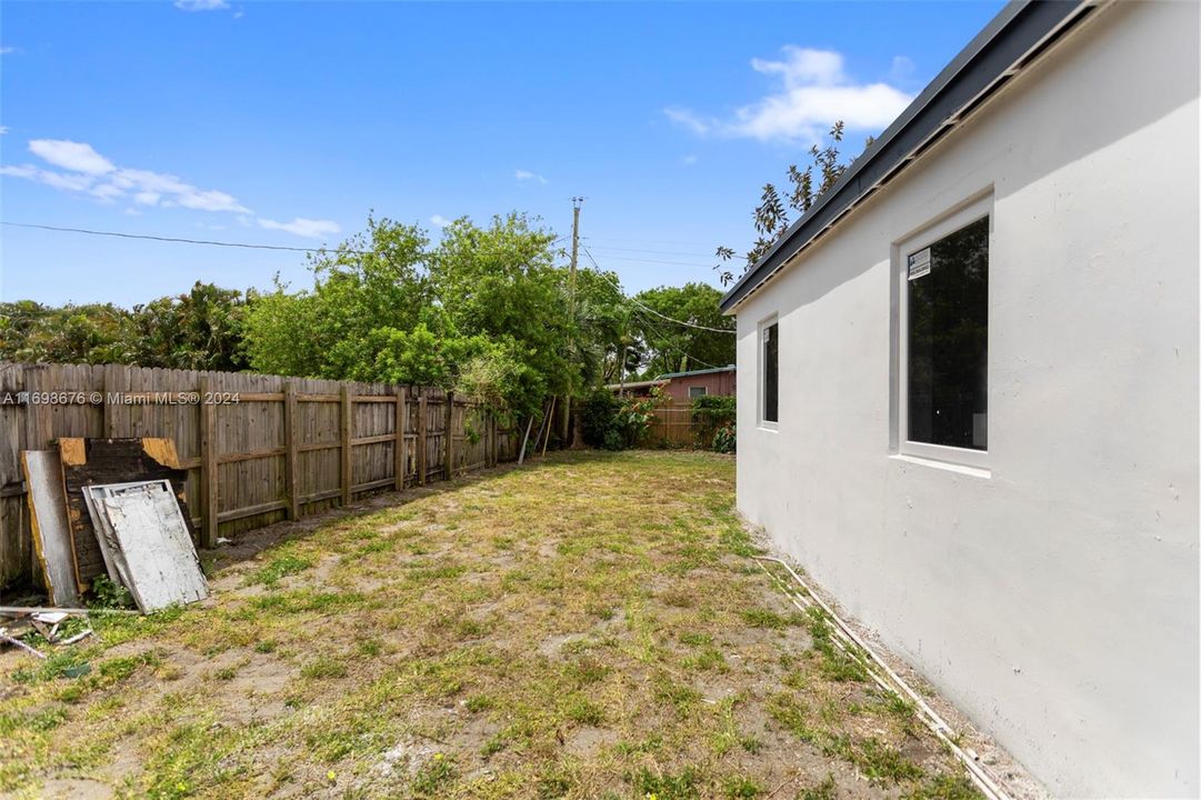 For Sale: $440,000 (4 beds, 2 baths, 1148 Square Feet)