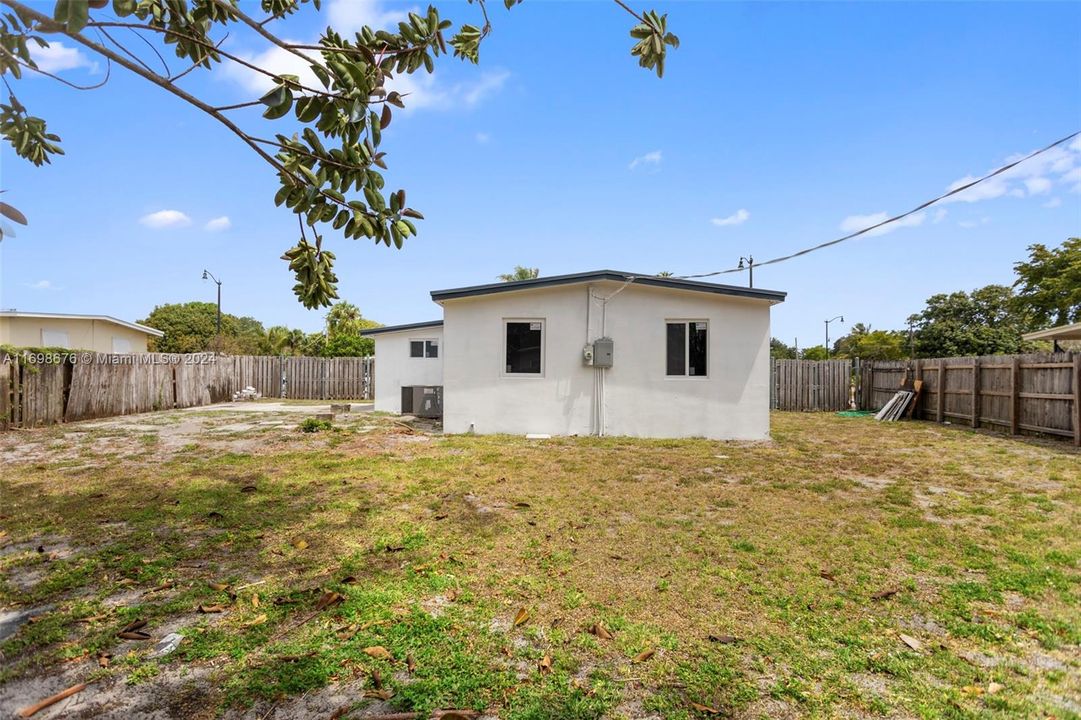 For Sale: $440,000 (4 beds, 2 baths, 1148 Square Feet)