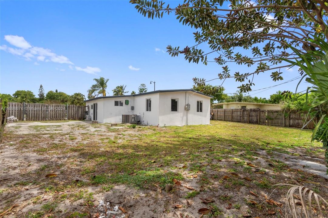 For Sale: $440,000 (4 beds, 2 baths, 1148 Square Feet)