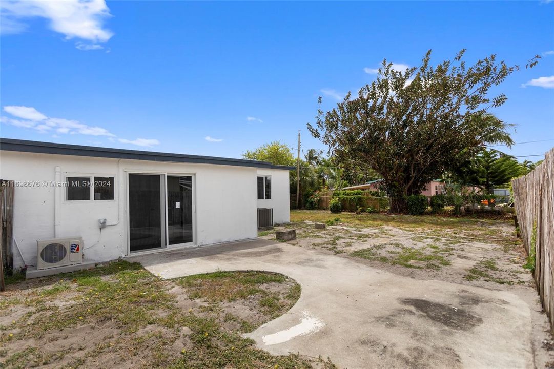 For Sale: $440,000 (4 beds, 2 baths, 1148 Square Feet)