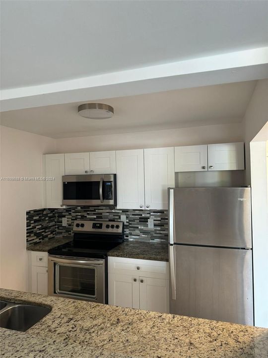 For Rent: $2,600 (2 beds, 2 baths, 934 Square Feet)