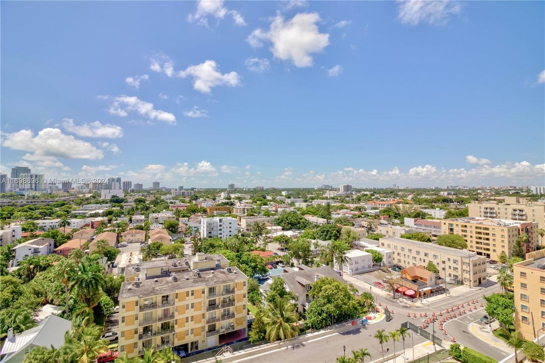 For Sale: $485,000 (2 beds, 2 baths, 997 Square Feet)