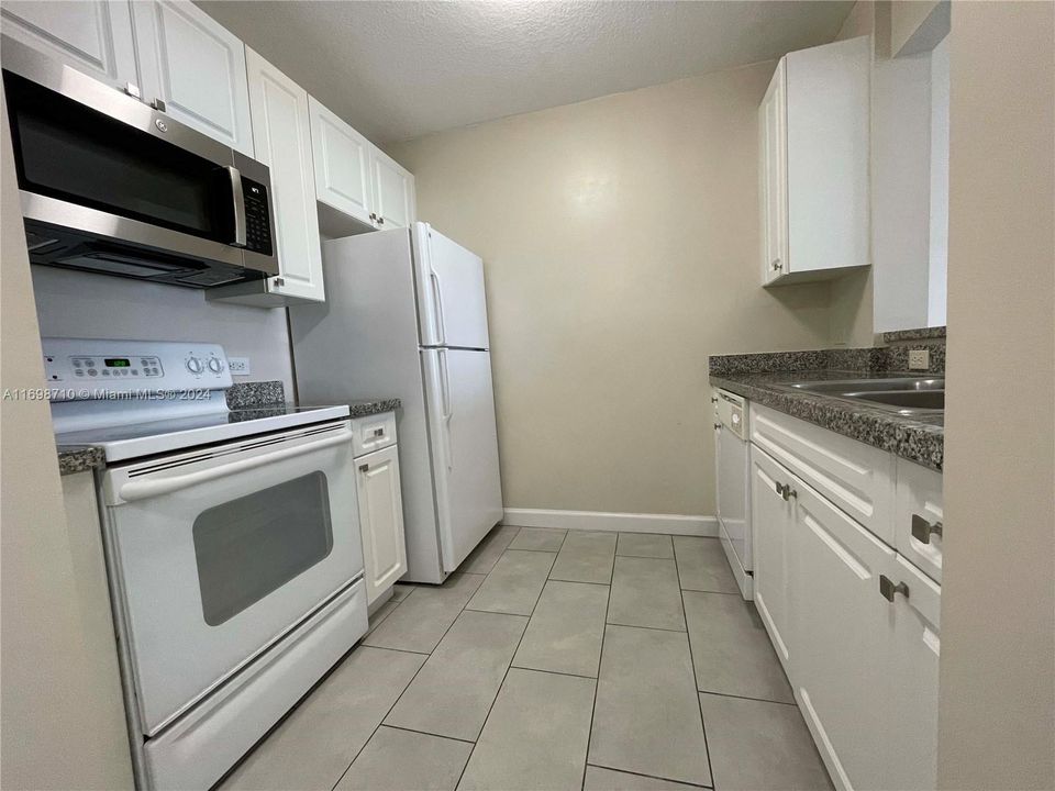 For Sale: $369,000 (1 beds, 1 baths, 710 Square Feet)