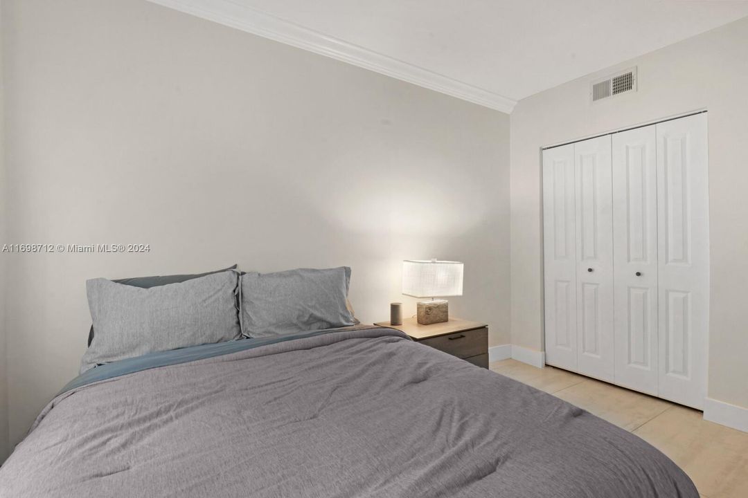 For Sale: $289,000 (2 beds, 1 baths, 619 Square Feet)