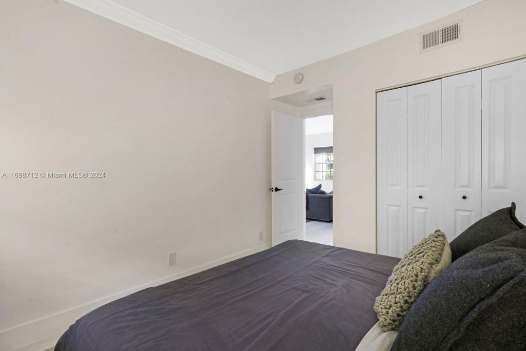 For Sale: $289,000 (2 beds, 1 baths, 619 Square Feet)