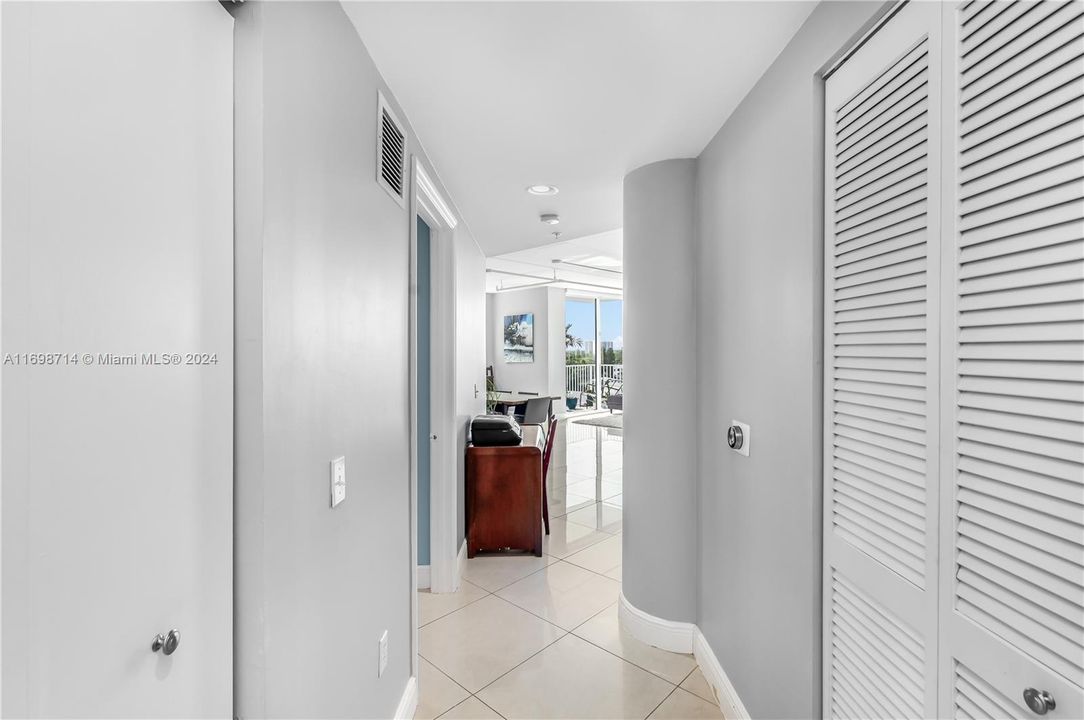 For Sale: $510,000 (1 beds, 1 baths, 1134 Square Feet)