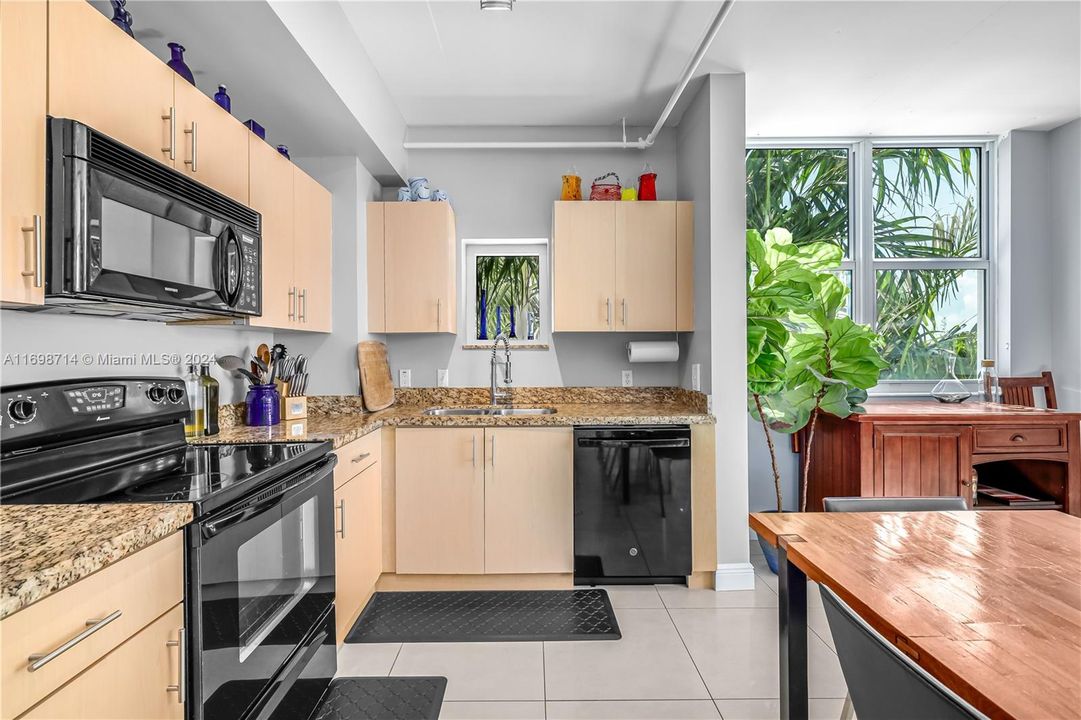 For Sale: $510,000 (1 beds, 1 baths, 1134 Square Feet)