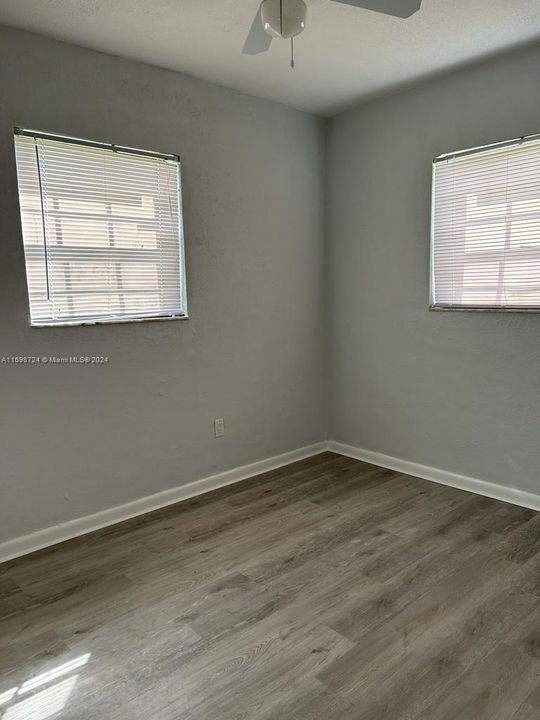 For Rent: $2,800 (3 beds, 1 baths, 886 Square Feet)