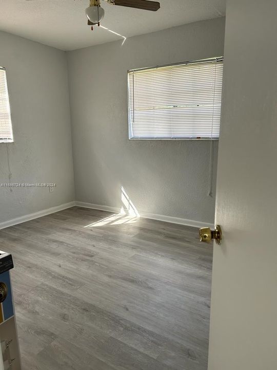 For Rent: $2,800 (3 beds, 1 baths, 886 Square Feet)