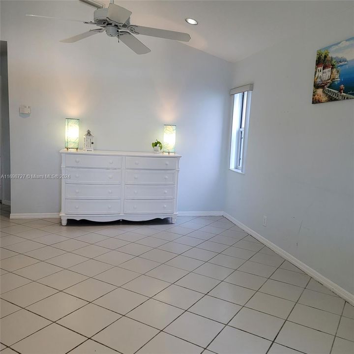 For Rent: $3,900 (3 beds, 2 baths, 1505 Square Feet)