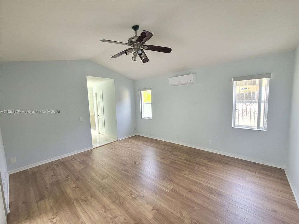 For Rent: $3,900 (3 beds, 2 baths, 1505 Square Feet)