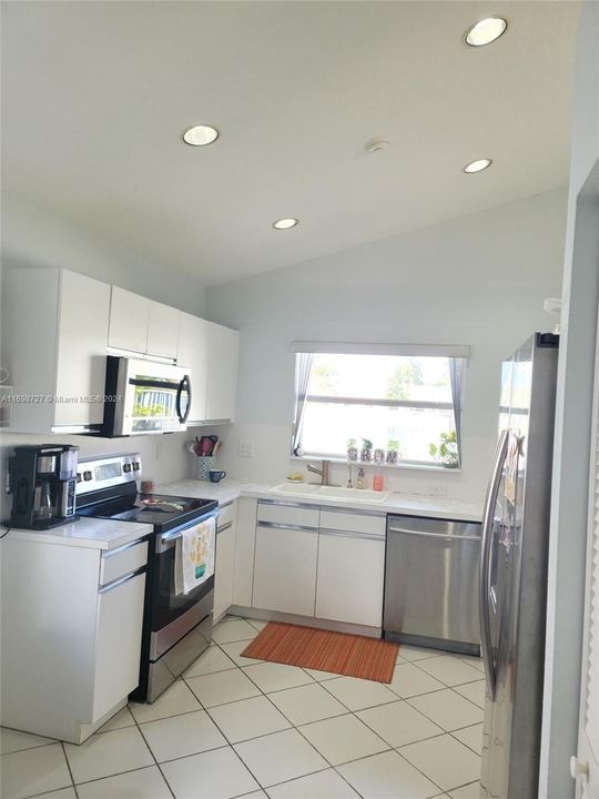 For Rent: $3,900 (3 beds, 2 baths, 1505 Square Feet)