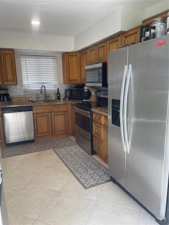 For Rent: $3,400 (3 beds, 2 baths, 1081 Square Feet)