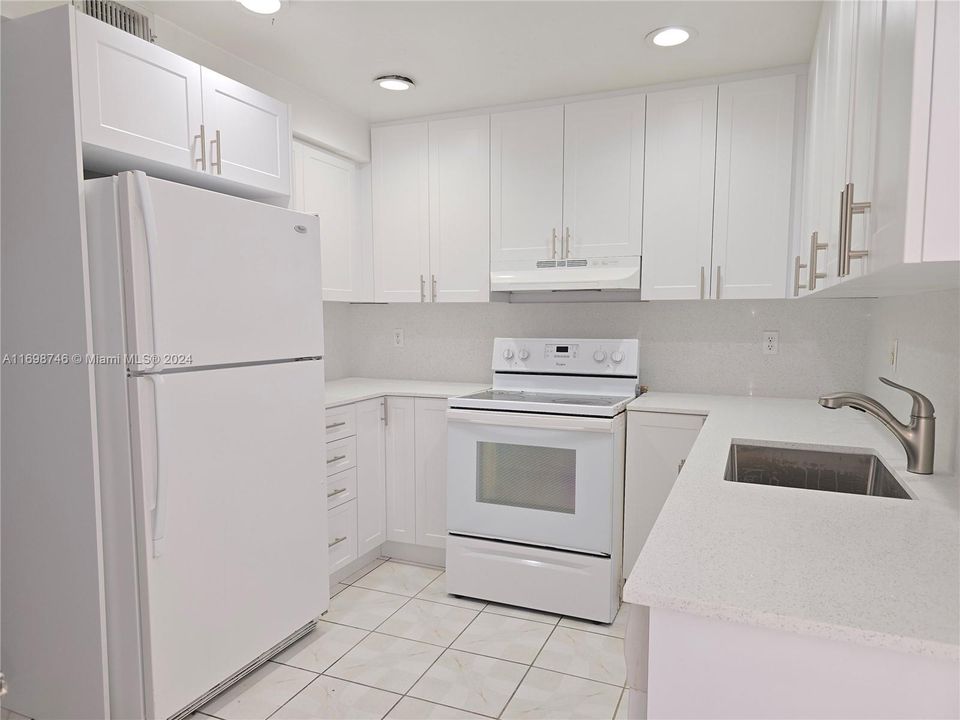 Active With Contract: $248,000 (2 beds, 1 baths, 1110 Square Feet)