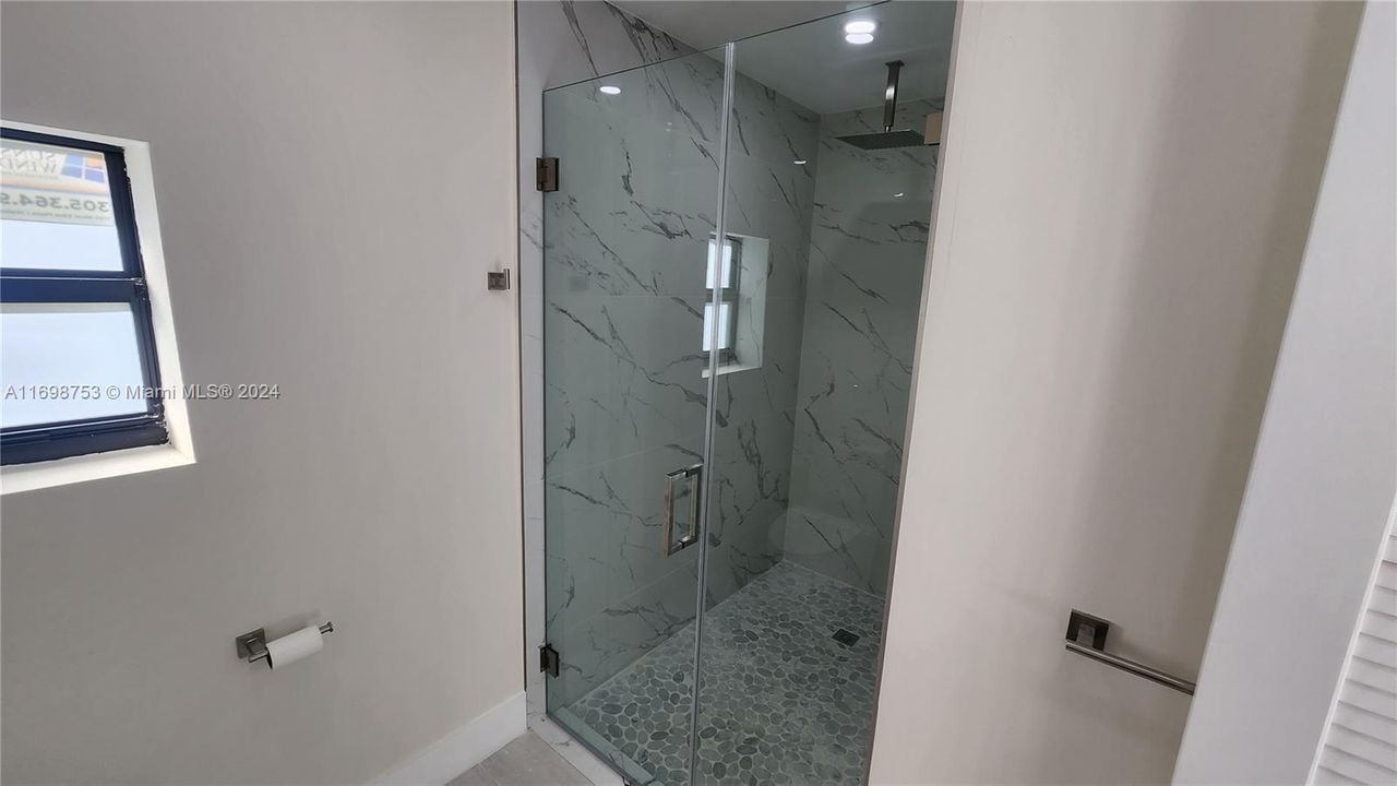 En Venta: $1,750,000 (5 camas, 3 baños, 3757 Pies cuadrados)