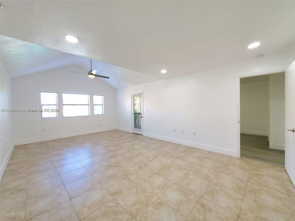 For Rent: $2,499 (2 beds, 2 baths, 1053 Square Feet)