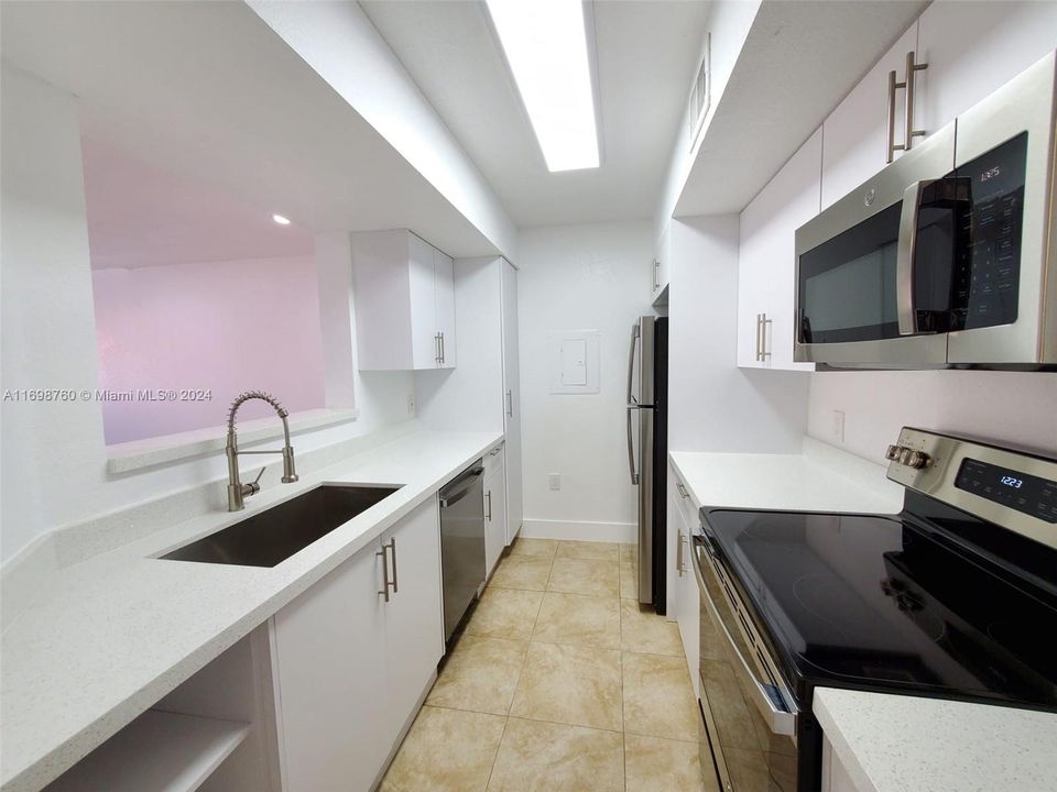 For Rent: $2,499 (2 beds, 2 baths, 1053 Square Feet)