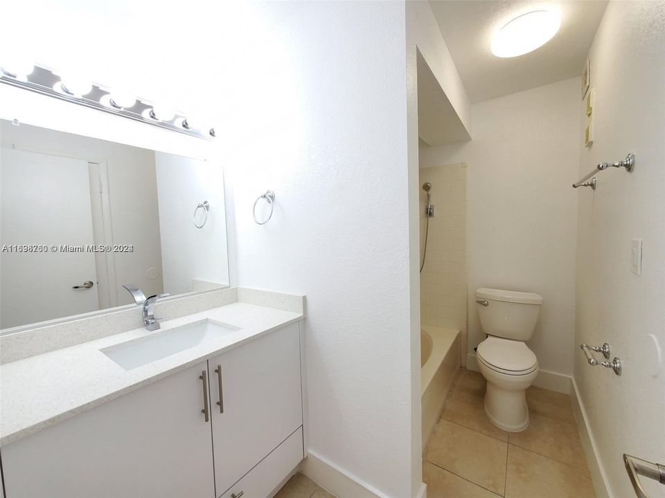 For Rent: $2,499 (2 beds, 2 baths, 1053 Square Feet)