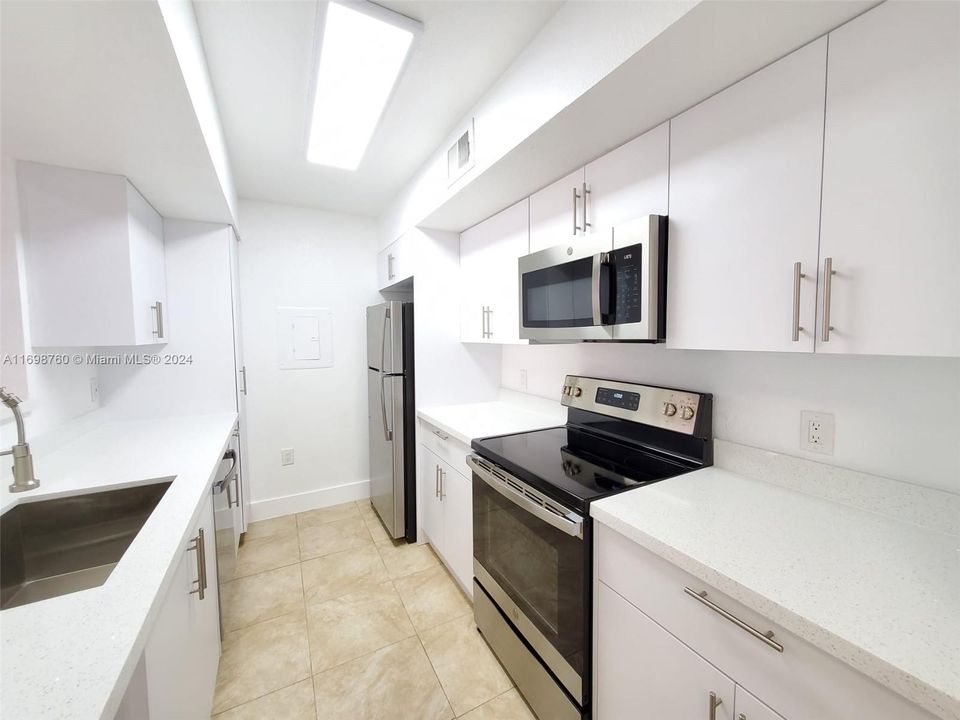 For Rent: $2,499 (2 beds, 2 baths, 1053 Square Feet)