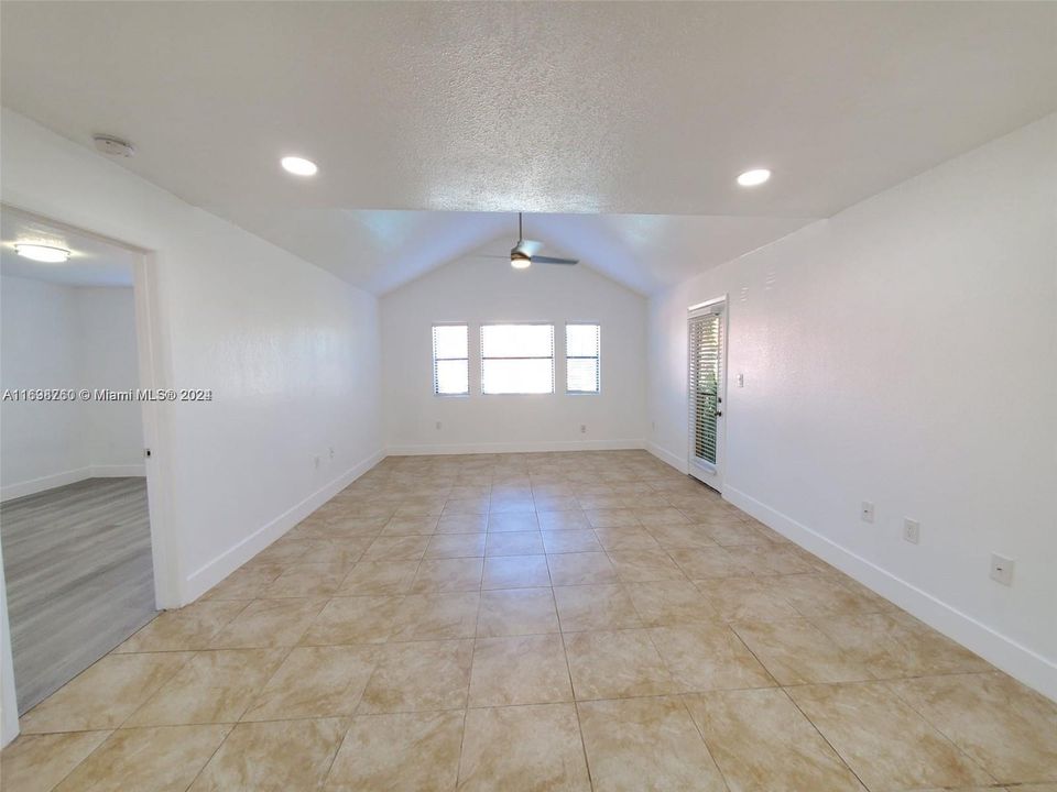 For Rent: $2,499 (2 beds, 2 baths, 1053 Square Feet)