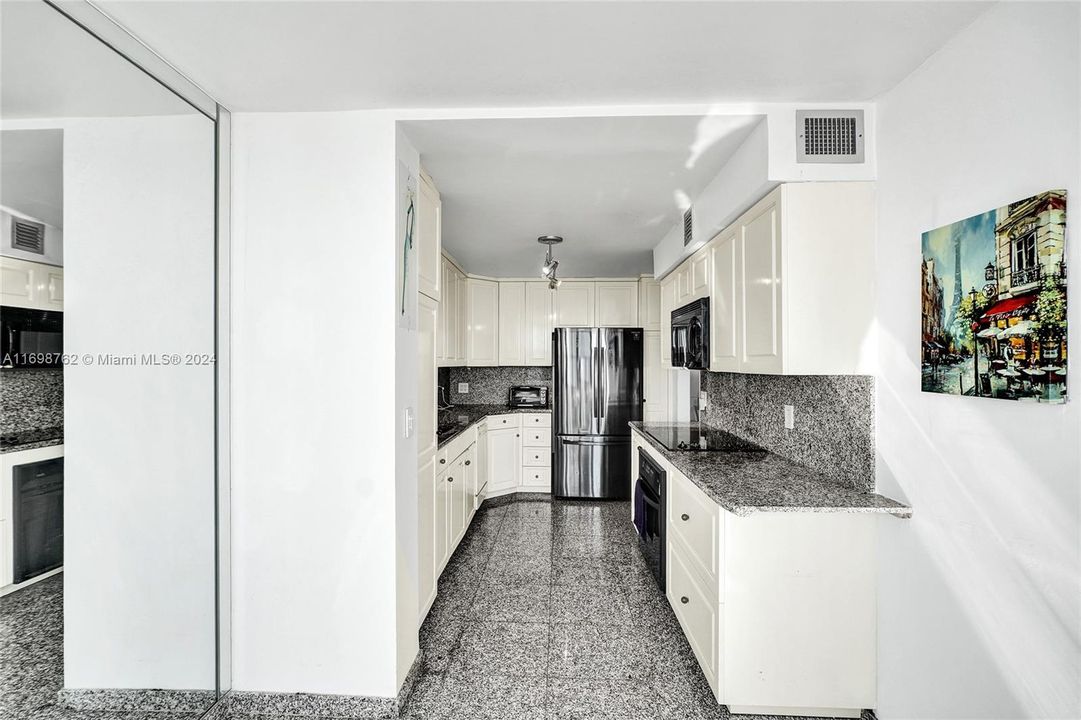 For Sale: $650,000 (2 beds, 2 baths, 1400 Square Feet)