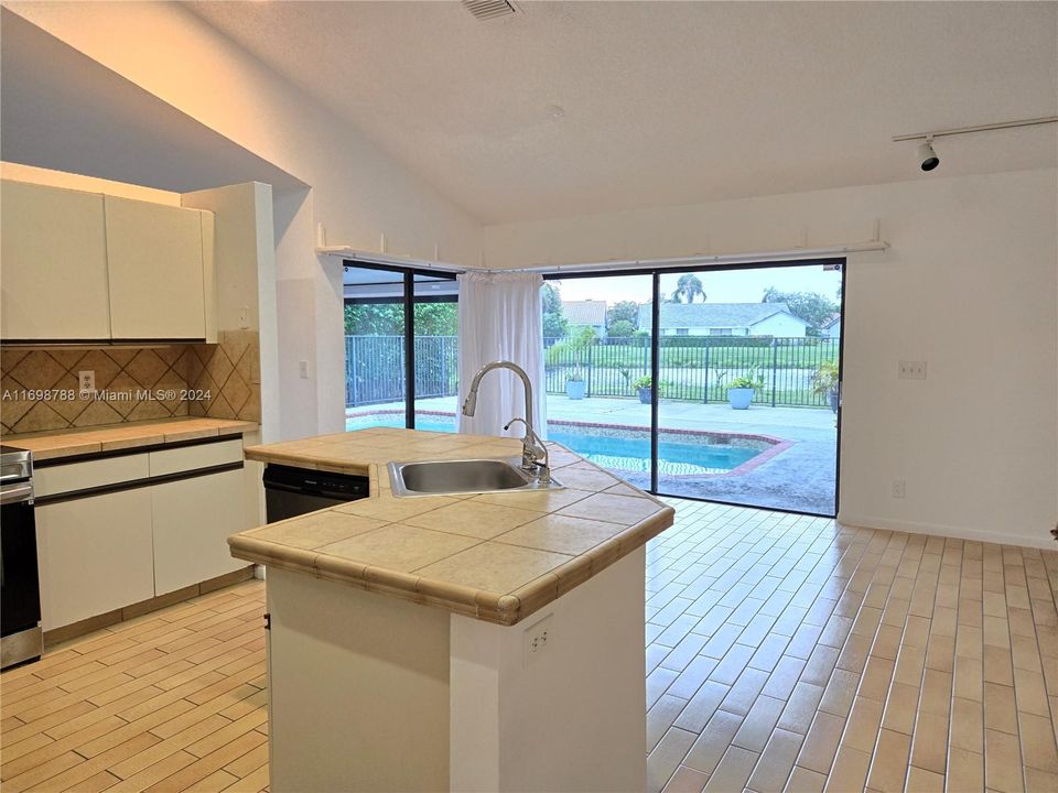 Open floor kitchen with island