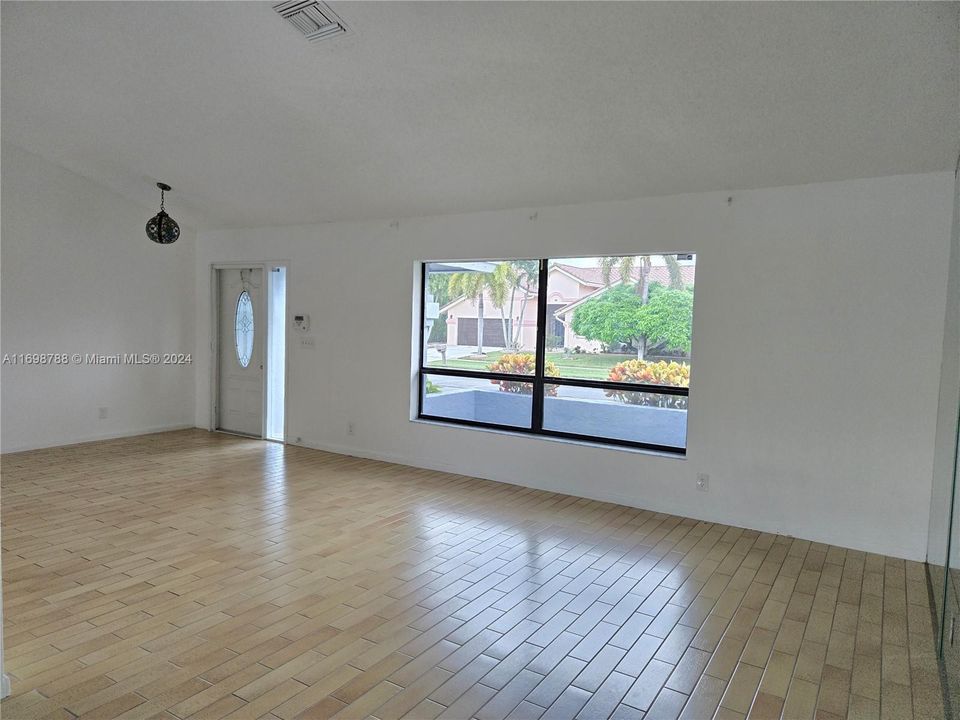 Entrance living room